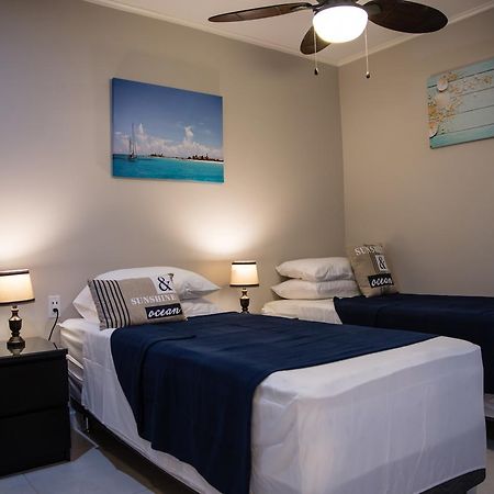 The Pier Beach Inn & Suites Willemstad Exteriör bild