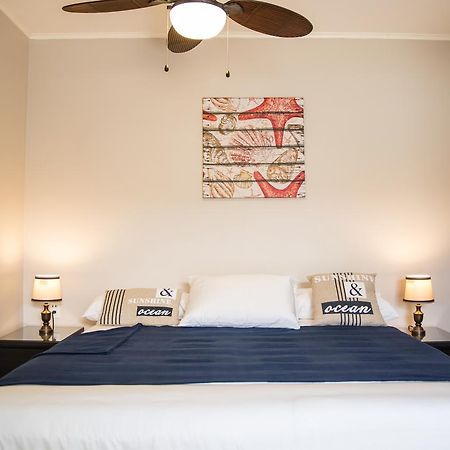 The Pier Beach Inn & Suites Willemstad Exteriör bild