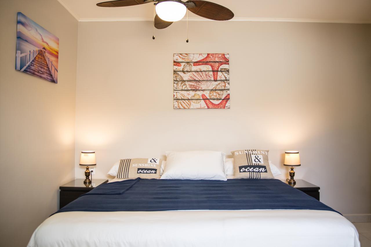 The Pier Beach Inn & Suites Willemstad Exteriör bild
