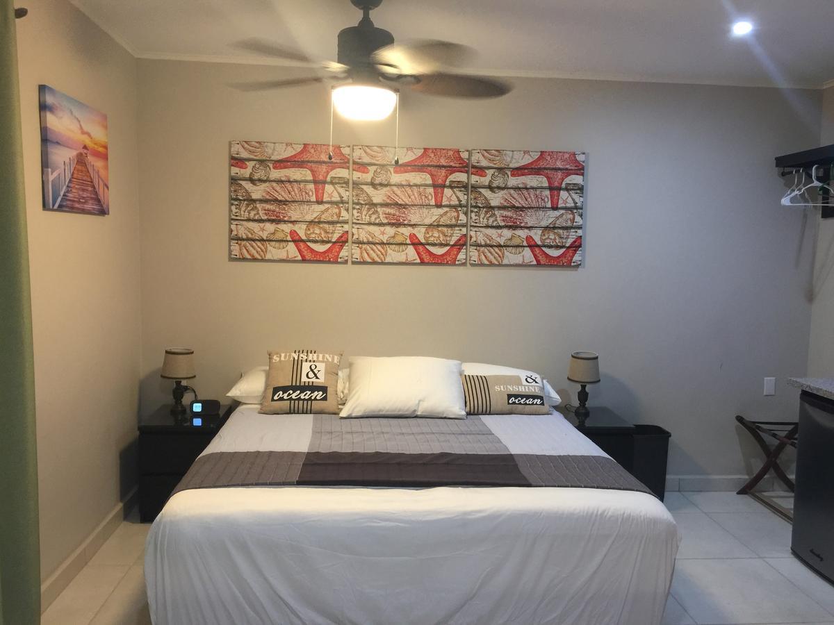 The Pier Beach Inn & Suites Willemstad Exteriör bild