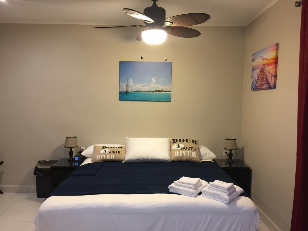 The Pier Beach Inn & Suites Willemstad Exteriör bild