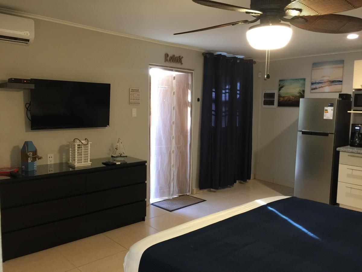 The Pier Beach Inn & Suites Willemstad Exteriör bild